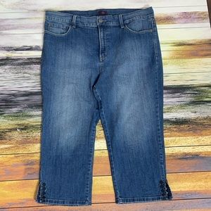 4/$25 NYDJ Cropped Capri Jean